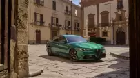 Alfa-Romeo-Giulia-Quadrifoglio-100-Anniversario-2