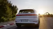 2024-Porsche-Cayenne-Turbo-E-Hybrid-6