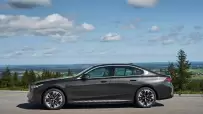 P90524317_highRes_the-new-bmw-530e-sop