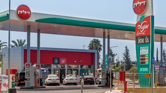 דלק ישראל תפרוס עשרות עמדות טעינה מהירות בתחנות הדלק של החברה