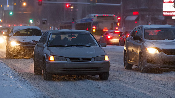 קנדה קבעה תקנה שתפסיק את התופעה של נהיגה ללא אורות בלילה