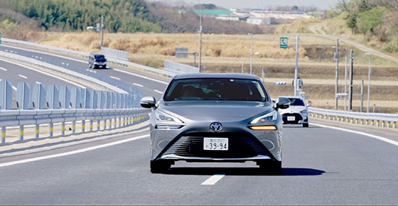 טויוטה נהיגה אוטונומית בכביש המהיר