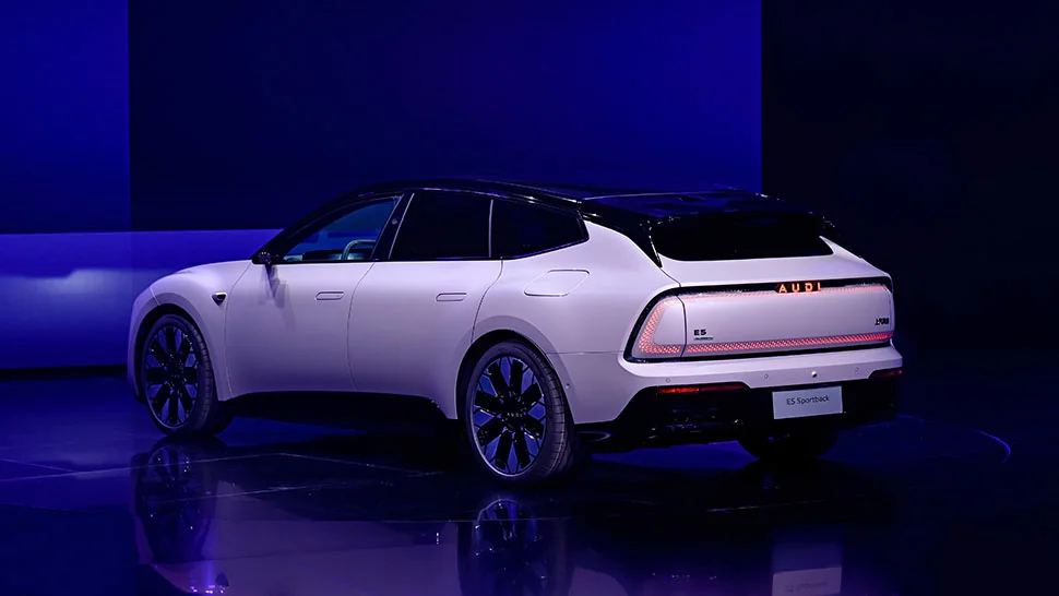 AUDI E5 ספורטבק 2025