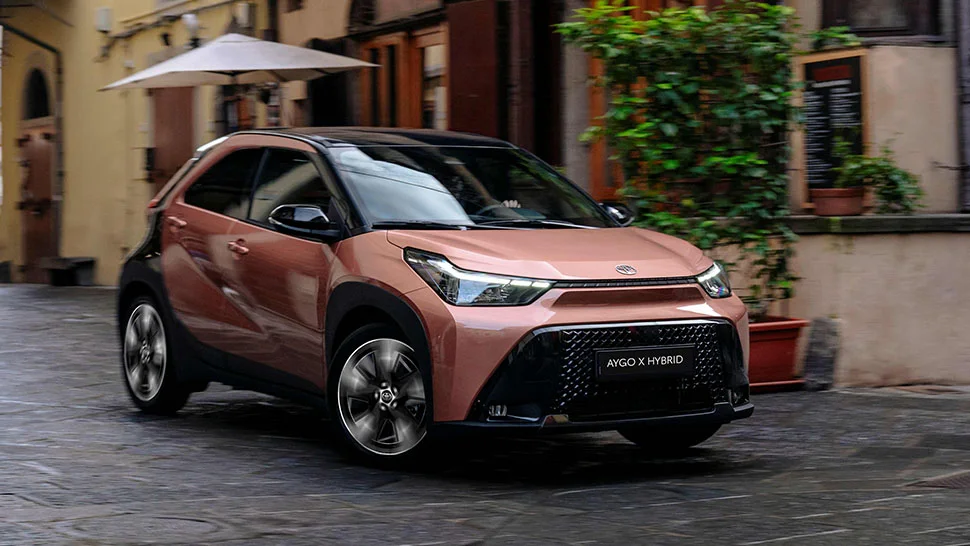 טויוטה אייגו X החדשה 2026