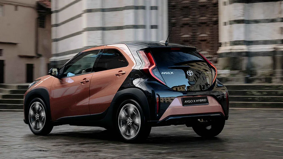 טויוטה אייגו X החדשה 2026