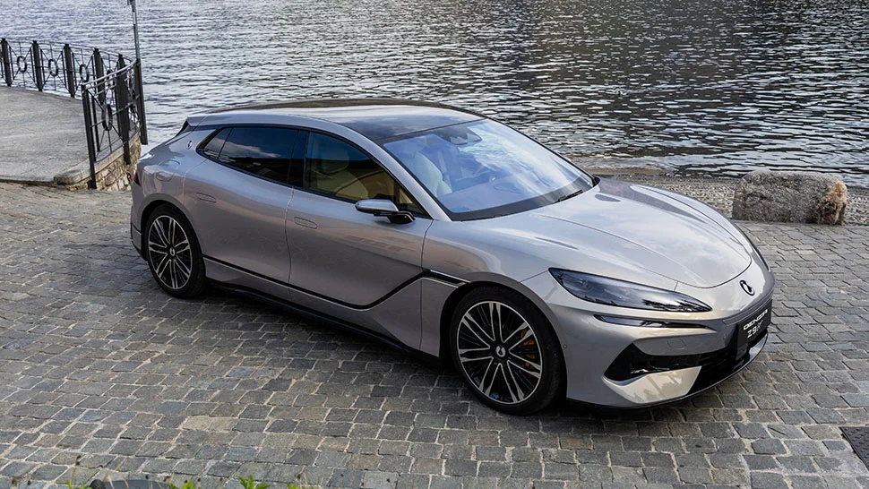 2025 דנזה Z9 GT