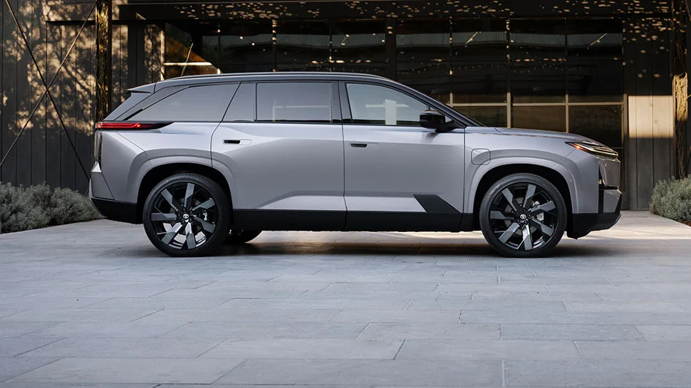 טויוטה היילנדר EV 2026