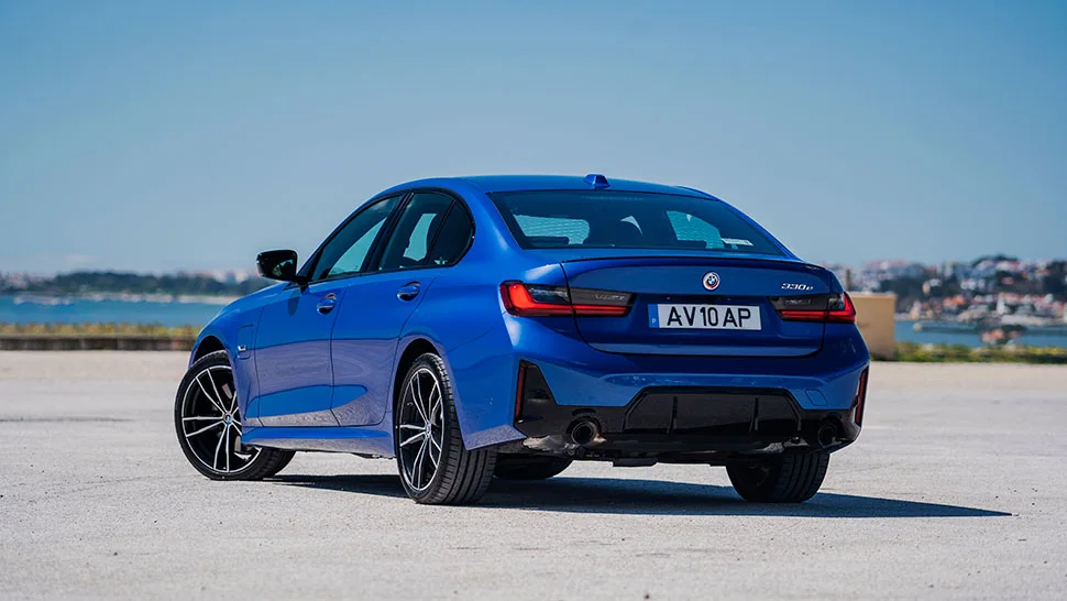 ב.מ.וו 330e פלאג-אין