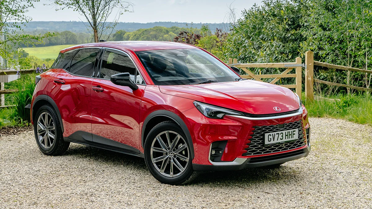 לקסוס LBX במבצע