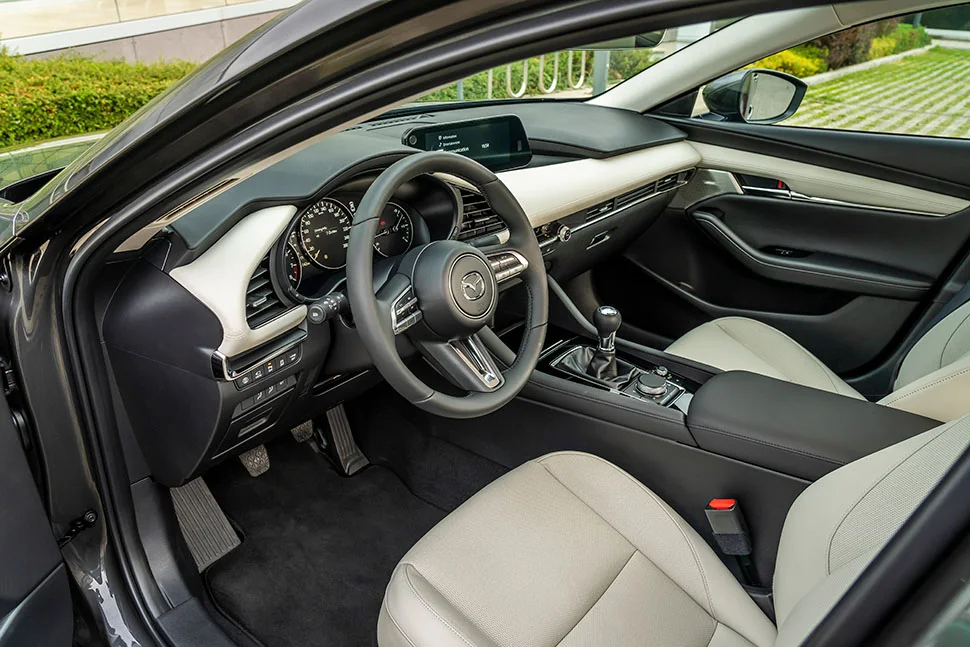 מאזדה 3 תא הנוסעים