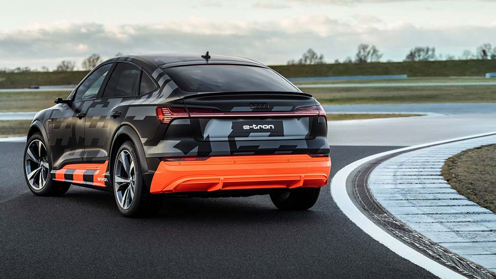 מערכת הנעה עם שלושה מנועים חשמליים אודי e-tron S ספורטבק