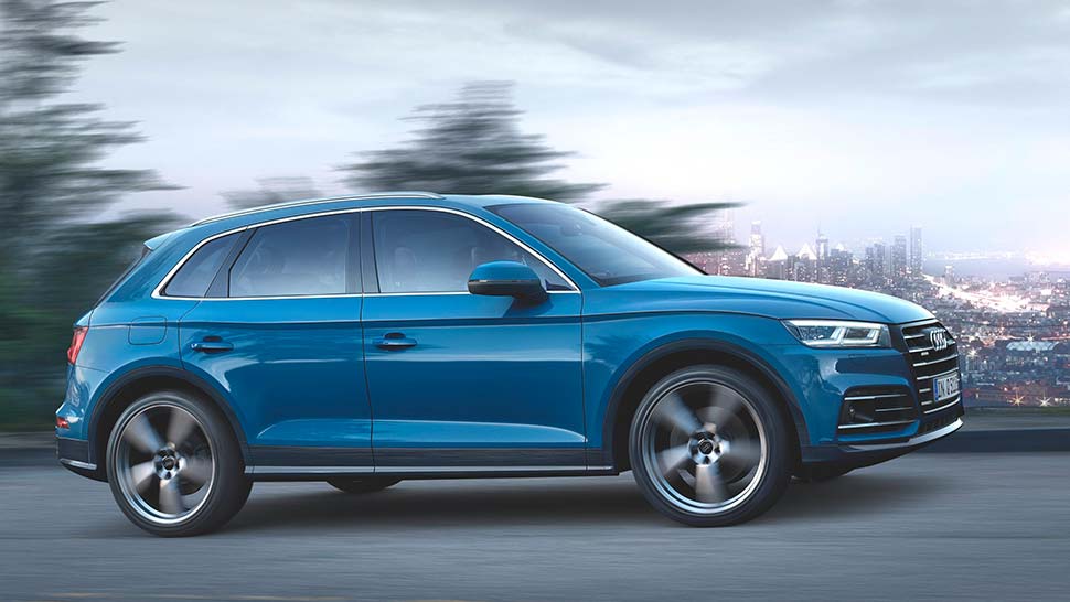 מתחרה לוולוו XC60 T8 אודי Q5 55 TFSI E היברידי פלאג-אין