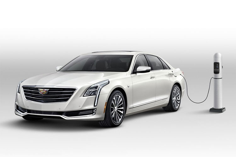 קאדילק CT6 PHEV יוצאת לדרך 2017 קאדילק CT6 PHEV היברידית