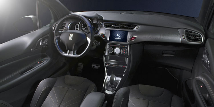 גימור משודרג ומערכת מולטימדיה חדשה DS3 החדשה 2016 - תא הנוסעים