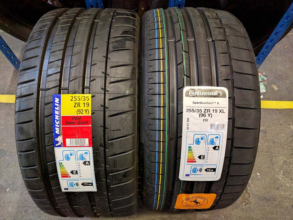 לא על כל צמיג תמצאו את הפסים צמיג עם פסים וצמיג ללא פסים