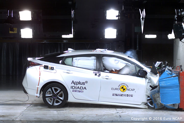 2016 טויוטה פריוס החדשה מבחן ריסוק NCAP