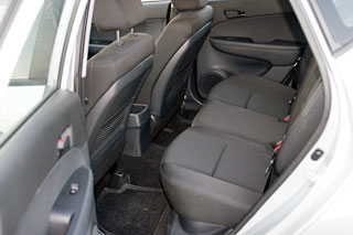 יונדאי i30 - מושב אחורי מרווח עם אפשרות לקיפול בסיס המושבים לקבלת תא מטען שטוח לחלוטין