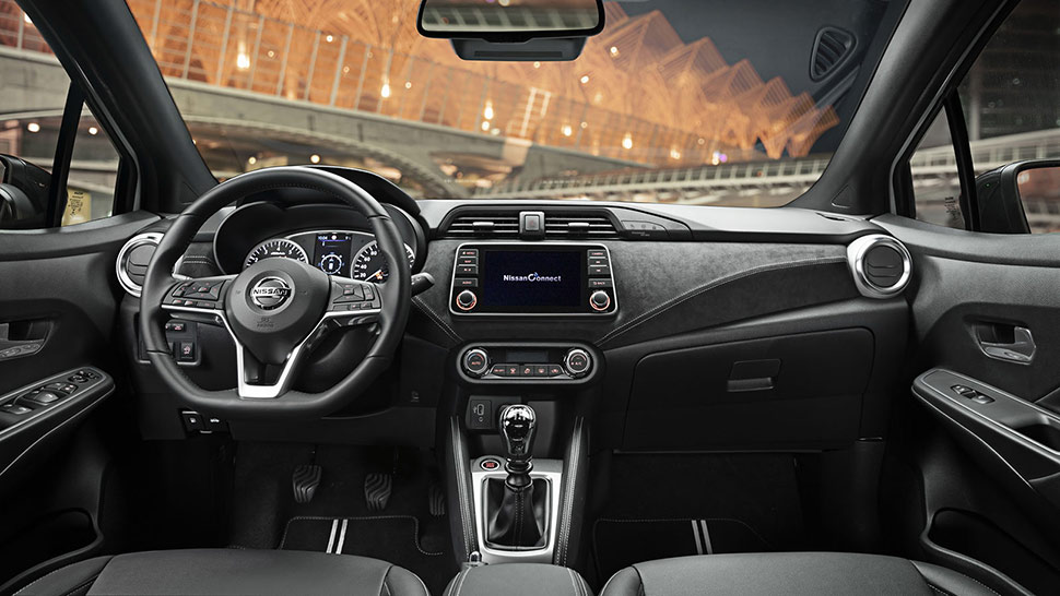 תא הנוסעים של דגם N-Sport ניסאן מיקרה n-sport תא הנוסעים