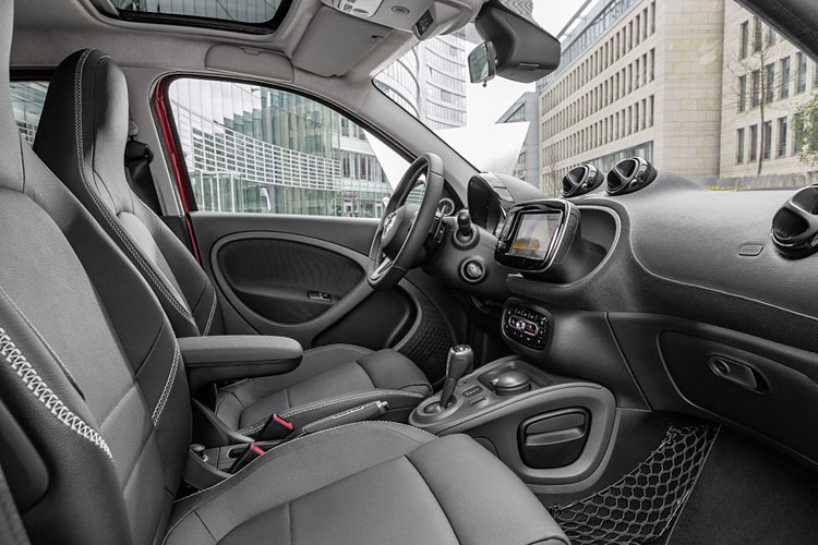 תא הנוסעים ברמת הגימור BRABUS Xclusive 2016 סמארט בראבוס - תא הנוסעים
