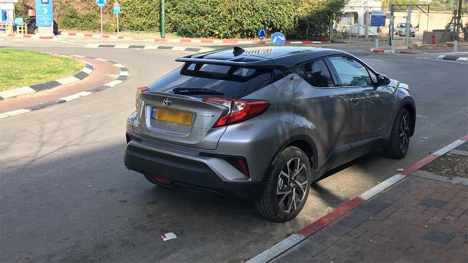טויוטה C-HR על כבישי ישראל. טויוטה C-HR