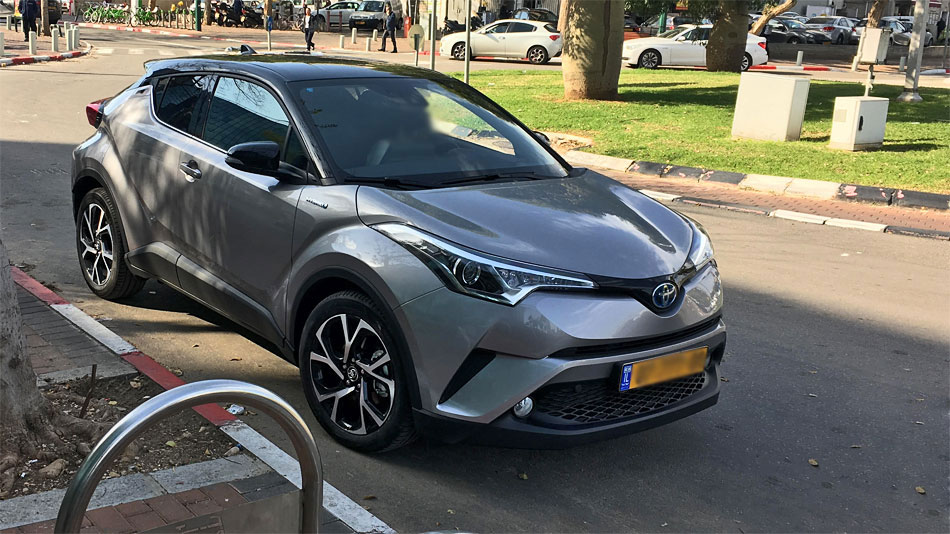 טויוטה C-HR על כבישי ישראל. טויוטה C-HR