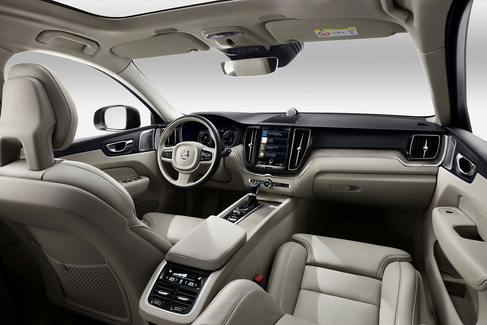 דגם בסיס אך האבזור עשיר יחסית וולוו XC60 תא הנוסעים