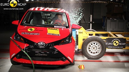 2014 טויוטה אייגו החדשה NCAP