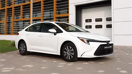 טויוטה קורולה סדאן הייבריד 2026