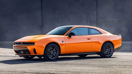 שרירי בטן: דודג' צ'ארג'ר sixpack החדשה מחזירה את מנוע הבנזין לדגם 2026 דודג' צ'ארג'ר החדשה עם מנוע בנזין V6