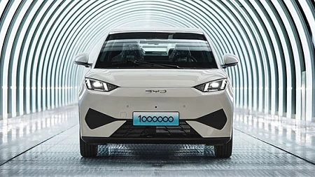 המכונית העירונית שנמכרת הכי מהר בעולם - BYD דולפין סרף BYD דולפין סרף