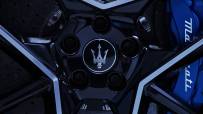 2021-Maserati-MC20-25