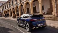 All-New-Renault-MEGANE-E-TECH-Electric---Iconic-Version---Midnight-Blue---Drive-tests-(2)