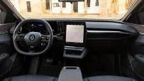 All-New-Renault-MEGANE-E-TECH-Electric---Iconic-Version---Midnight-Blue---Drive-tests-(9)