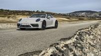 2022-Porsche-911-GTS-12