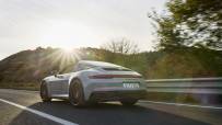 2022-Porsche-911-GTS-14