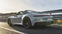 2022-Porsche-911-GTS-16