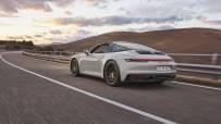 2022-Porsche-911-GTS-17