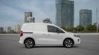 2022-Nissan-Townstar-EV-van-dynamic-6