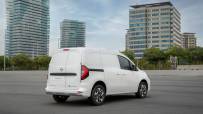 2022-Nissan-Townstar-EV-van-dynamic-8