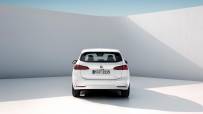 P90437747_highRes_the-all-new-bmw-223i
