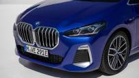 P90437836_highRes_the-all-new-bmw-230e