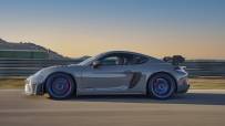 2022-Porsche-718-Cayman-GT4-RS-10
