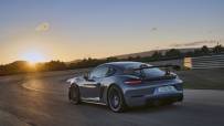 2022-Porsche-718-Cayman-GT4-RS-9