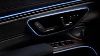 2023-Mercedes-Benz-EQS-SUV-17