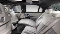 2023-BMW-7-Series-Interior-11