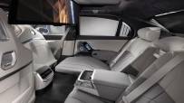 2023-BMW-7-Series-Interior-9