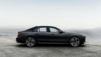 2023-BMW-760i-xDrive-14