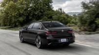 2023-BMW-760i-xDrive-17