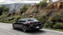 2023-BMW-760i-xDrive-19