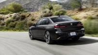 2023-BMW-760i-xDrive-21